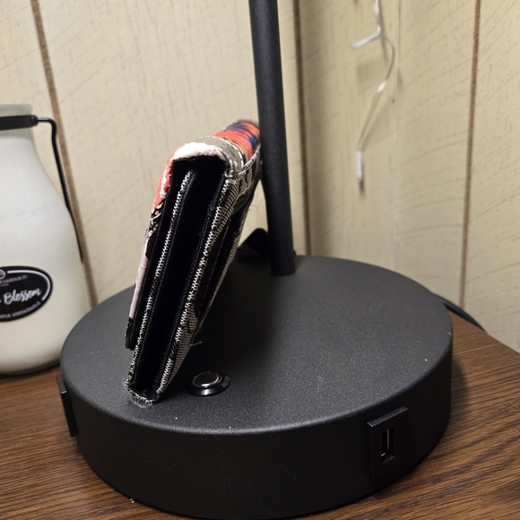 Unbranded Gorgeous Wallet 🩶 - Picture 2 of 10